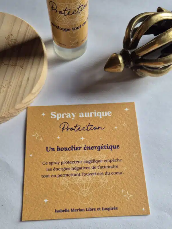Spray aurique Protection avec huiles essentielles d’encens, litsée citronnée et sapin baumier, hydrolat d’armoise, pierre de labradorite et symbole du Métatron – pour ancrage, protection et alignement énergétique.