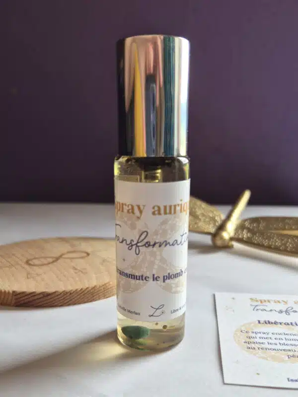 Spray aurique Transformation avec huiles essentielles de néroli, verveine citronnée, lavande aspic, hydrolat de ciste ladanifère, pierre de malachite et symbole de l’Ouroboros – pour accompagner les transitions et la guérison intérieure.