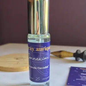Spray aurique Connexion avec huiles essentielles, hydrolat de cyprès, pierre de lapis lazuli et symbole de l’œil d’Horus – pour l’ouverture du 3ᵉ œil et l’intuition.